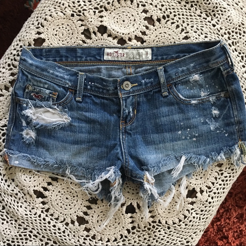 Low Rise Hollister Jean Shorts - Picture 3 of 5
